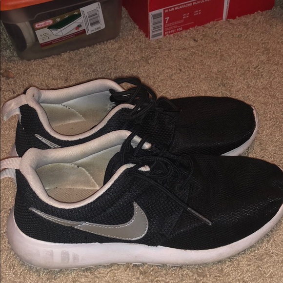 Nike - Rose Runs - Picture 4 of 5